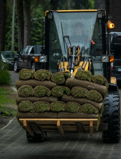 Sod delivery tractor
